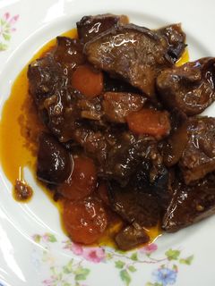 Una foto de Carne estofada con setas