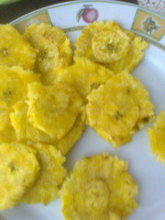Una foto de Tostones fritos