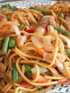 Una foto de Lo Mein de gambas