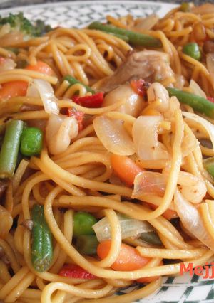 Una foto de Lo Mein de gambas