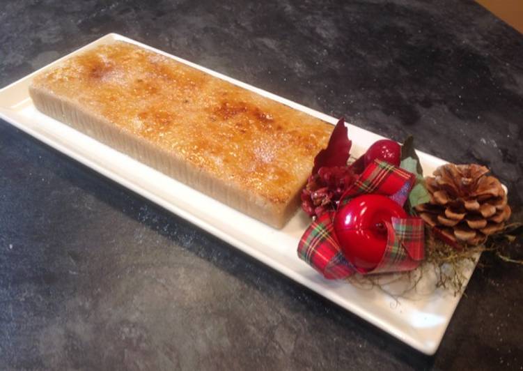 Turrón de canela con yema quemada