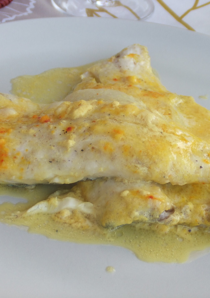 Una foto de Filetes de dorada al horno con nata y azafrán