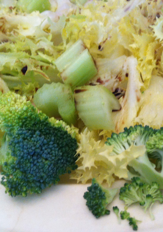 Una foto de Ensalada de brócoli y apio
