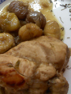 Una foto de Pavo al eneldo con salsa de castañas