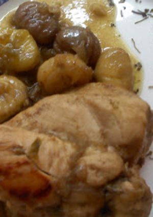 Una foto de Pavo al eneldo con salsa de castañas