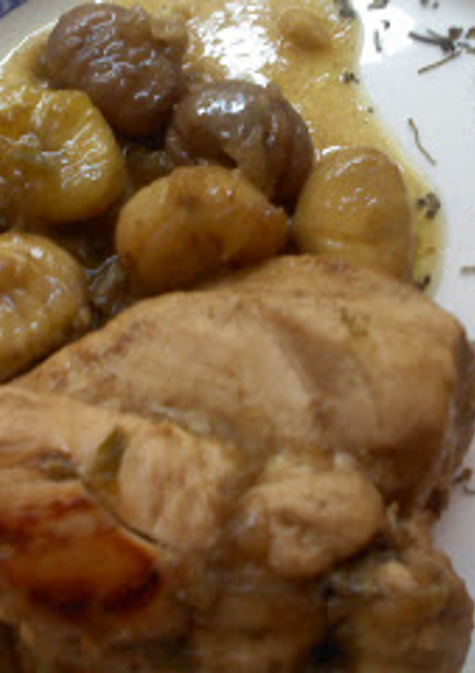 Una foto de Pavo al eneldo con salsa de castañas