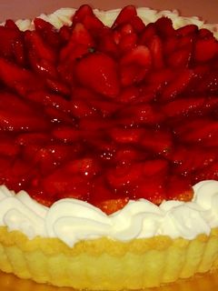 Una foto de Tarta de frutillas y chantilly 