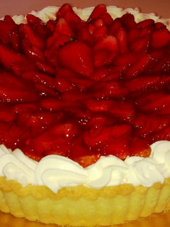 Una foto de Tarta de frutillas y chantilly 