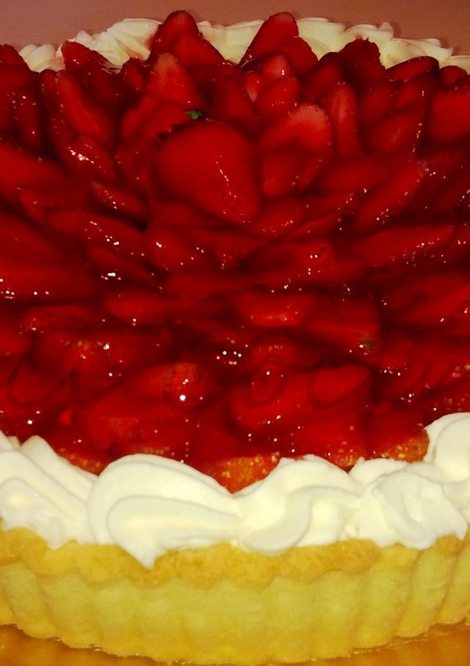 Una foto de Tarta de frutillas y chantilly 