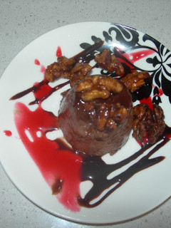Una foto de Bombones de flan de chocolate con nueces fritas