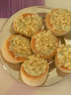 Una foto de Cazuelitas de queso y almendras