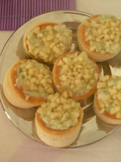 Una foto de Cazuelitas de queso y almendras