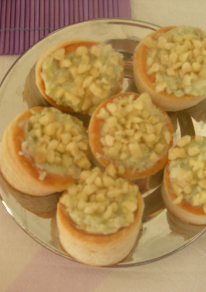 Una foto de Cazuelitas de queso y almendras