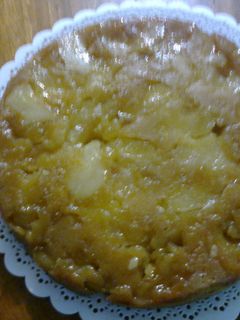 Una foto de Torta invertida de manzana y pera