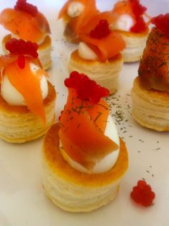Una foto de Volovanes de salmón ahumado