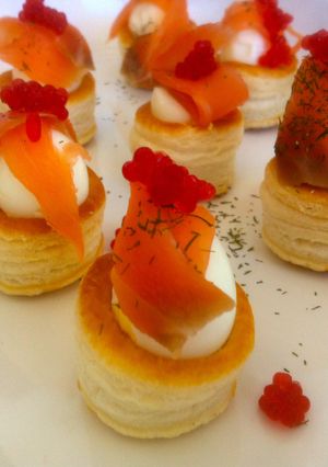 Una foto de Volovanes de salmón ahumado