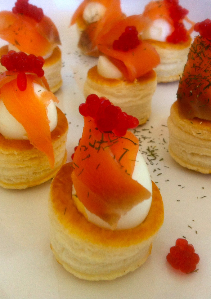 Una foto de Volovanes de salmón ahumado