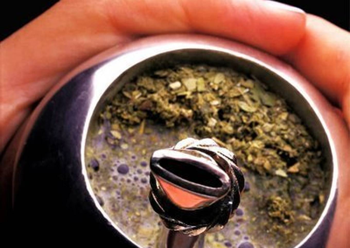 Cómo preparar y cebar un buen mate