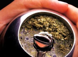Una foto de Cómo preparar y cebar un buen mate