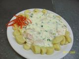 Ñoquis de papas con salsa de verdeo con jamón
