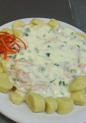 Una foto de Ñoquis de papas con salsa de verdeo con jamón