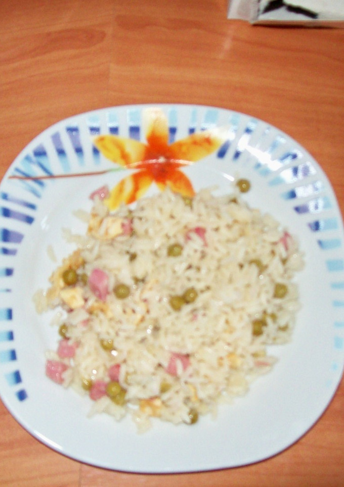Una foto de Arroz chino Tres delicias