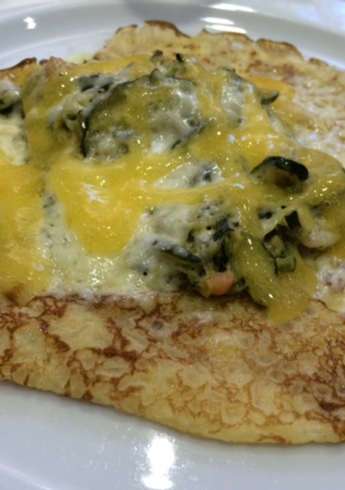 Una foto de Crepes salados de calabacín y salmón con confitura de naranja