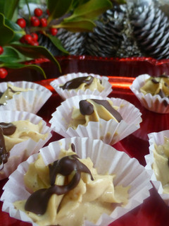 Una foto de Bombones de turrón con chocolate