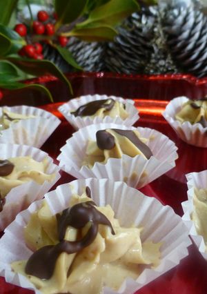 Una foto de Bombones de turrón con chocolate