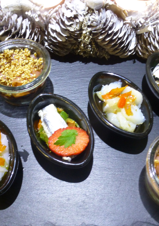 Una foto de Canapés de ahumados variados "anchoas con pimientos"