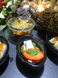 Canapés de ahumados, salmón con sésamo y bacalao ahumado con picante