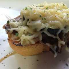 Una foto de Pincho de setas y paté trufado