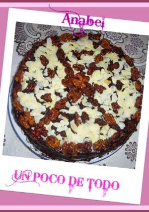 Una foto de Tarta de chocolate y frutos secos