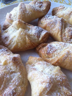 Una foto de Pastelitos de hojaldre con queso Philadelphia