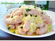 Una foto de salchichas al vino blanco