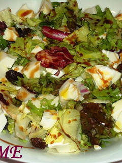 Una foto de Ensalada de pescado con queso