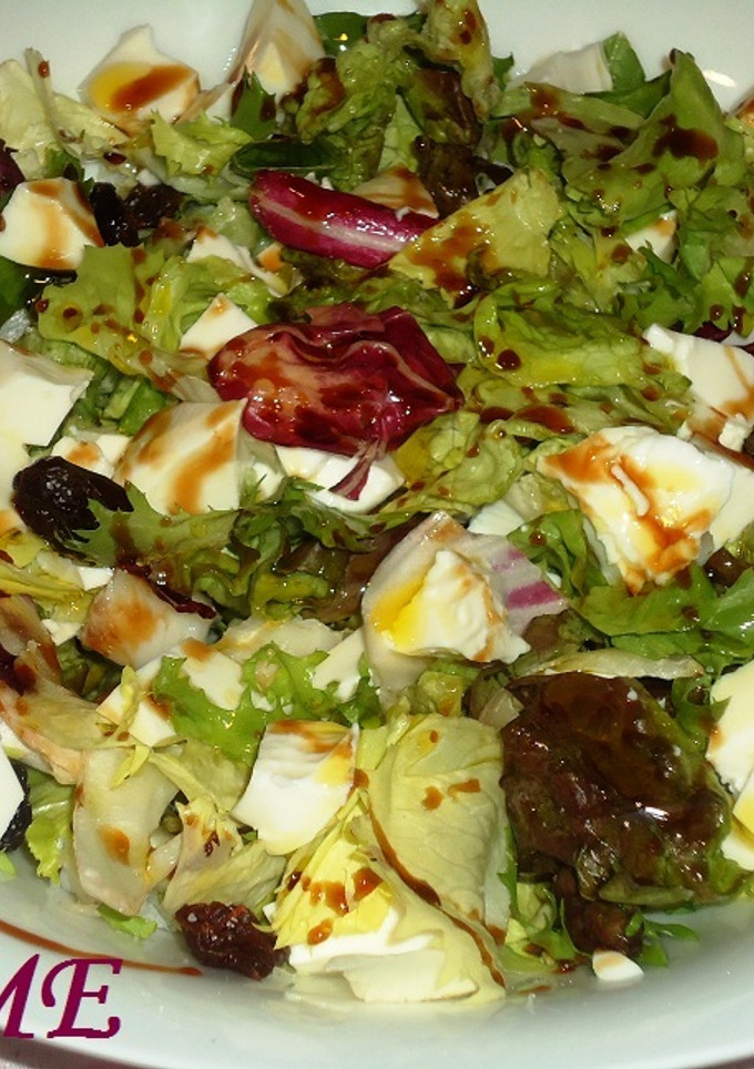 Una foto de Ensalada de pescado con queso