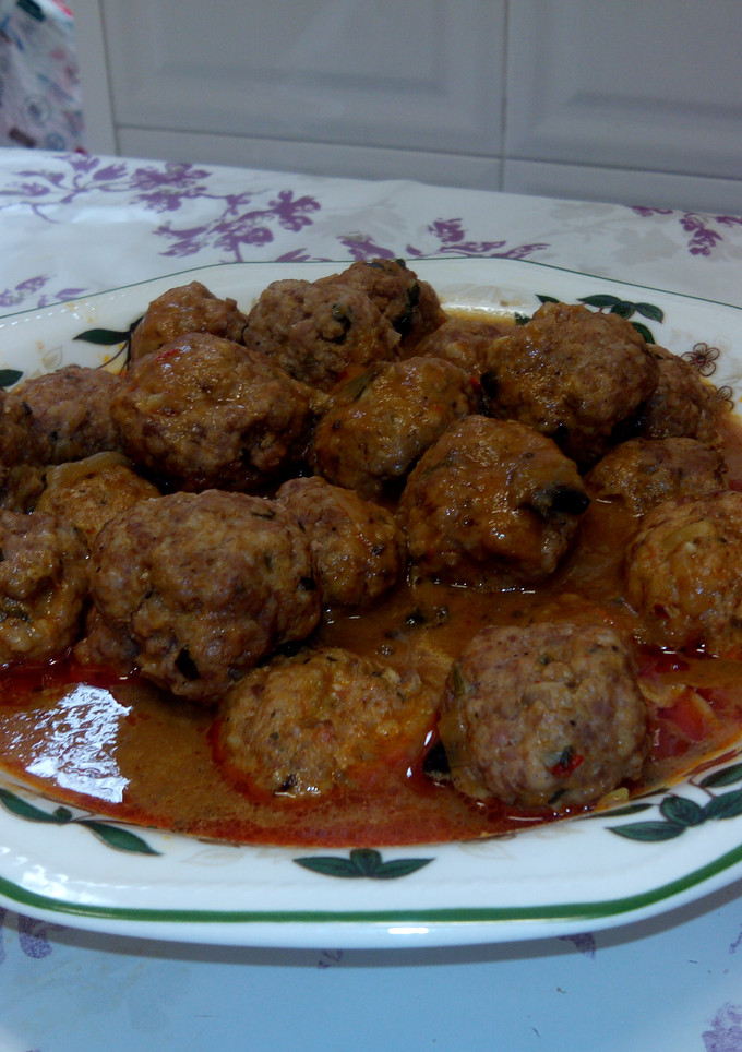 Una foto de Albóndigas en salsa de vegetales