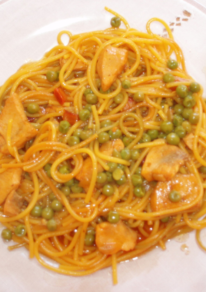 Una foto de Pez espada con fideos