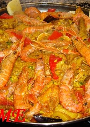 Una foto de Paella mar y montaña Carme