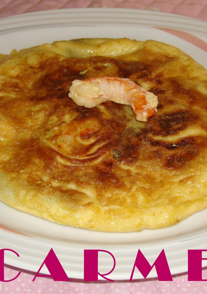 Una foto de Tortilla de espárragos trigueros, langostinos y pimiento