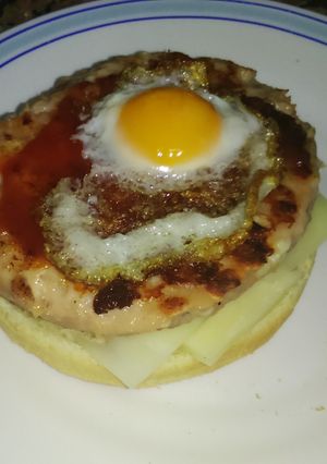 Foto principal de Hamburguesa con huevo de cordoniz