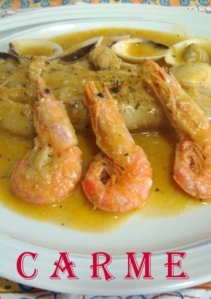 Una foto de Rape con almejas y gambas en salsa