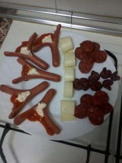 Una foto de Cena con salchichas