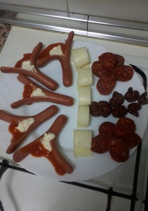 Una foto de Cena con salchichas