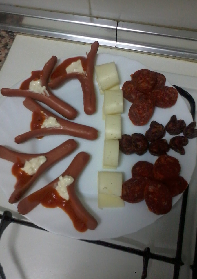 Una foto de Cena con salchichas