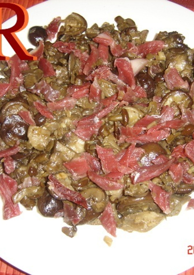 Una foto de Boletus salteados con jamón al cava