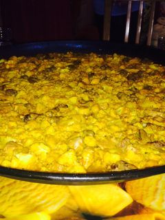 Una foto de Paella de coliflor y costillas