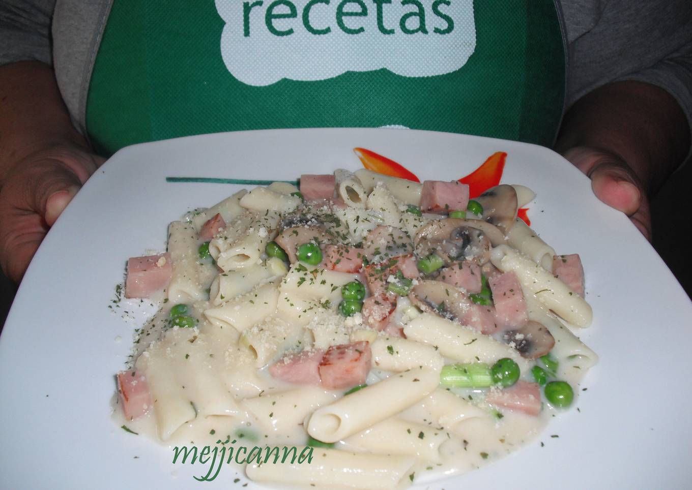 Pasta con crema de Champiñones y Guisantes
