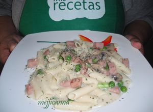 Una foto de Pasta con crema de Champiñones y Guisantes